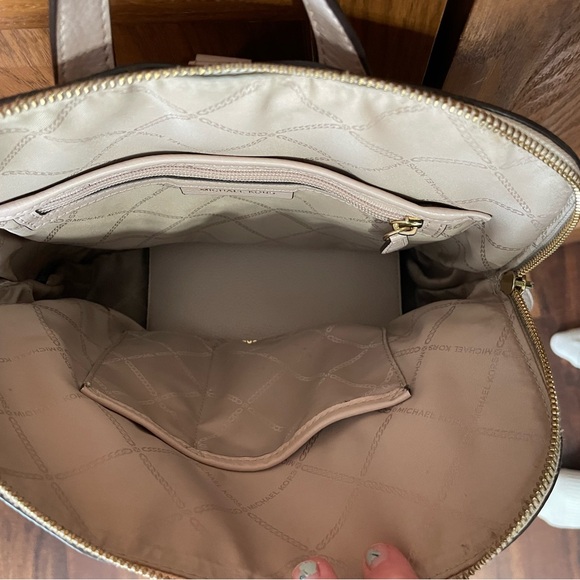 Michael Kors Cream Backpack and Wristlet Set - Picture 6 of 12